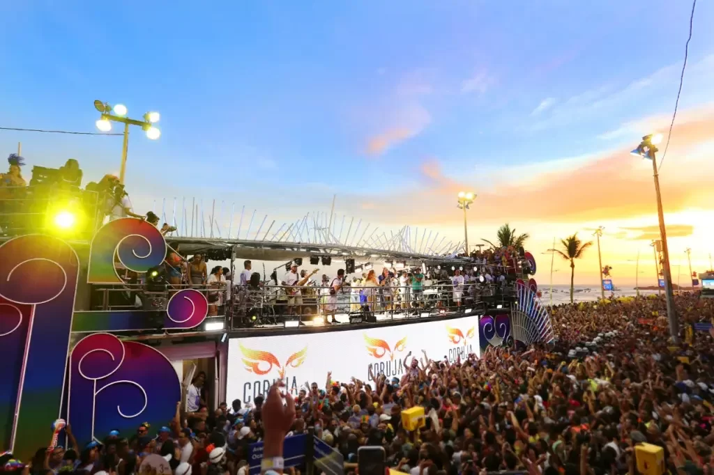 Ivete Sangalo, Bell, Alinne Rosa, Alok, Parangolé e Daniela Mercury são atrações do 3º dia de Carnaval de Salvador; veja programação