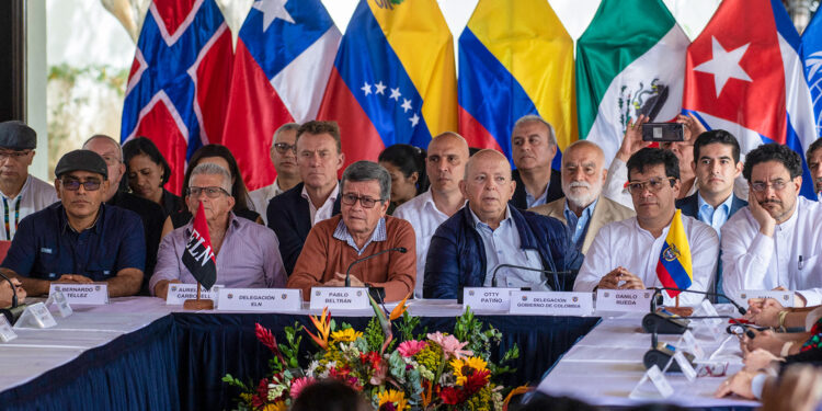 Em busca de um cessar-fogo: o governo da Colômbia e o ELN abrem o terceiro ciclo de diálogo em Cuba