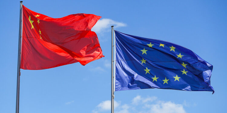 UE avalia sanções a empresas chinesas por fornecerem equipamento técnico à Rússia