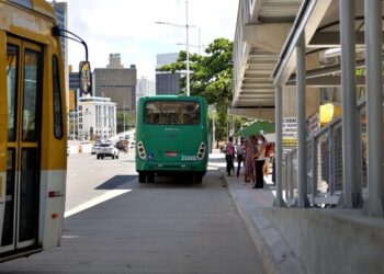 Rodoviários realizam assembleia geral para avaliar declaração de greve em Salvador