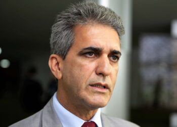 Robinson critica gestão de Bruno Reis por salários dos professores