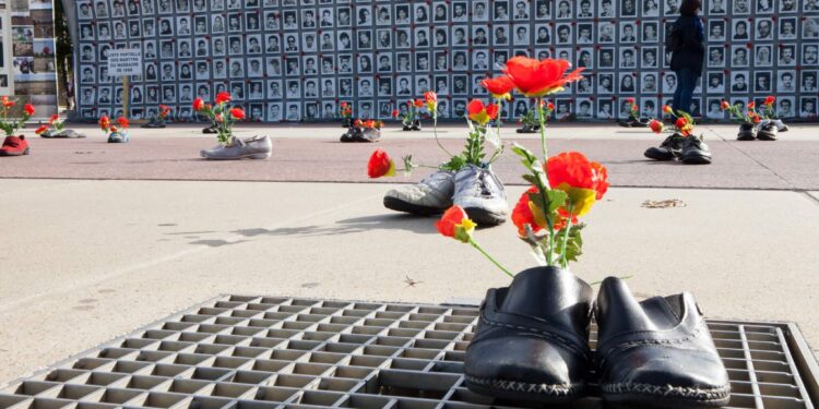 Bahá’ís no Irã: Violência e discriminação continuam a afetar comunidade religiosa