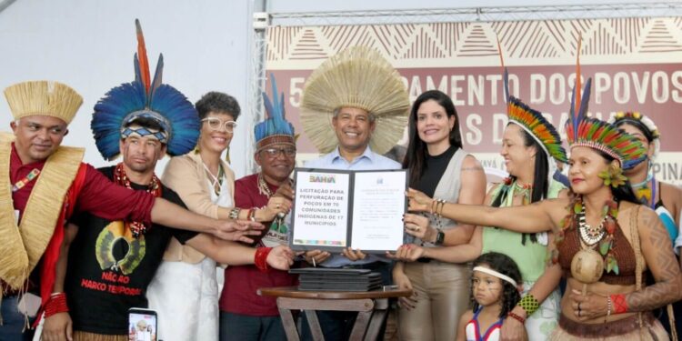 Governador anuncia ações para povos indígenas durante Acampamento Terra Livre Bahia
