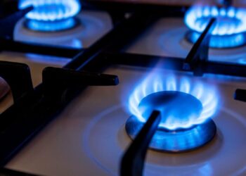 Ministro de Minas e Energia prevê redução de até 62% no preço do gás para indústrias