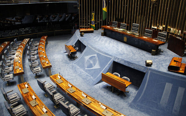 Senado aprova novo arcabouço fiscal com alterações no teto de gastos