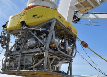 Descobertos destroços materiais próximos à área de busca do submarino desaparecido