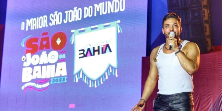 Wesley Safadão defende prioridade aos grandes artistas nas festas juninas, durante coletiva de imprensa