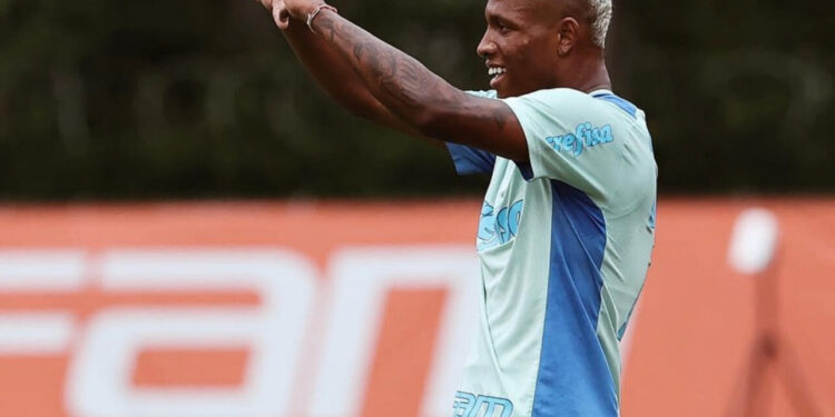 Jogador do Nottingham Forest F.C., Danilo, convida comunidade para o primeiro bloco de rua ‘As Fazendeiras’ em Fazenda Coutos 3