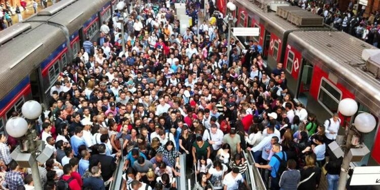 São Paulo, a maior cidade do Brasil, abrigaria todos os moradores do Rio de Janeiro, Belo Horizonte e muito mais