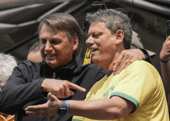 Governador Tarcísio de Freitas nega estremecimento com Bolsonaro devido à sua posição na reforma tributária