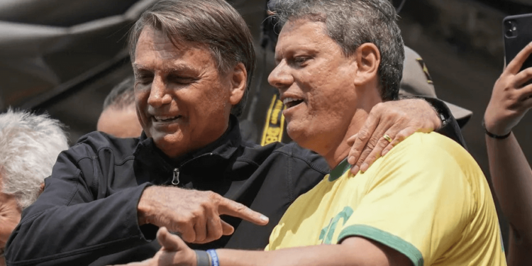 Governador Tarcísio de Freitas nega estremecimento com Bolsonaro devido à sua posição na reforma tributária