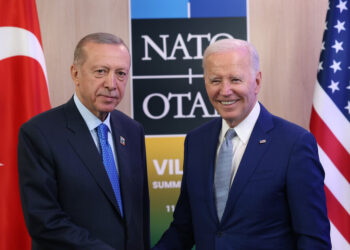 Ajuda financeira do FMI à Turquia em troca da adesão da Suécia à OTAN: Alegações de jornalista Seymour Hersh