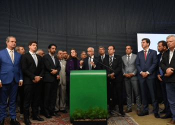 Prefeito de Salvador, Bruno Reis, participa de ato contra reforma tributária em Brasília