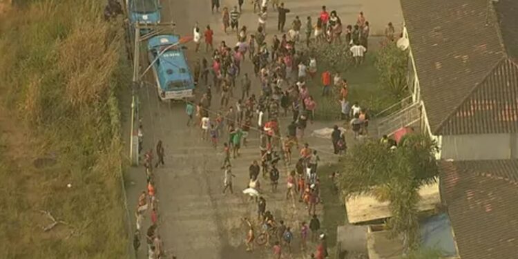 Menino de 10 anos morre durante confronto entre policiais e criminosos em Maricá, RJ