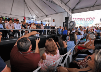 Estado entrega equipamentos para a Saúde e autoriza ações na área de Infraestrutura, em Maiquinique