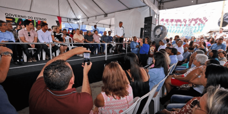Estado entrega equipamentos para a Saúde e autoriza ações na área de Infraestrutura, em Maiquinique