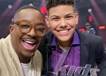 Baiano Henrique Lima é o grande vencedor do The Voice Kids e emociona multidão em sua cidade natal