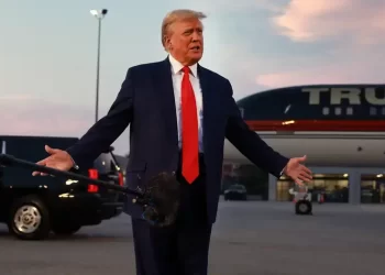 Ex-presidente Trump preso na Geórgia por acusações de fraude eleitora