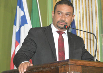 Vereador Tiago Ferreira defende gratuidade no transporte público de Salvador para estudantes de escolas pública