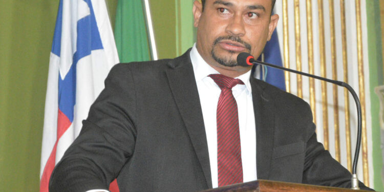 Vereador Tiago Ferreira defende gratuidade no transporte público de Salvador para estudantes de escolas pública