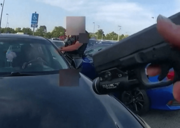 Drama nos Estados Unidos: Um policial matou uma mulher negra grávida que se recusou a sair de seu carro