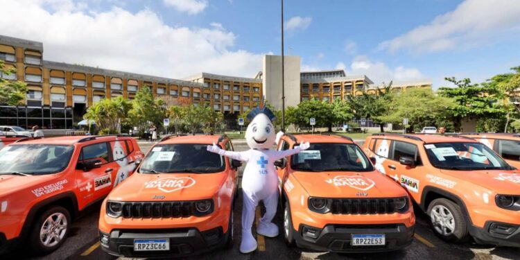 Governador da Bahia Entrega Veículos para Reforçar Campanha de Vacinação