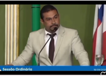 Vereador Tiago Ferreira acusa prefeitura de Salvador de fechar postos de saúde para espalhar pânico e defende circulação de ônibus em Valéria