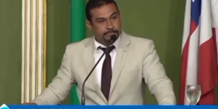 Vereador Tiago Ferreira acusa prefeitura de Salvador de fechar postos de saúde para espalhar pânico e defende circulação de ônibus em Valéria