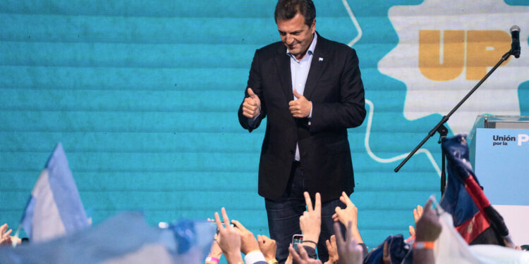 Argentina: Candidato presidencial Sergio Massa recebe apoio de governadores de todo o país