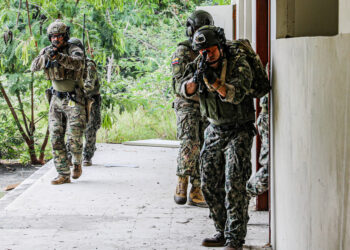 Equador permite presença militar dos EUA para operações antidrogas no mar