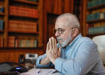 Presidente Luiz Inácio Lula da Silva (PT) Conversa com o Presidente da Autoridade Palestina sobre a Situação na Faixa de Gaza