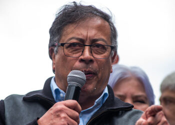 Presidente Colombiano Ameaça Suspender Relações com Israel devido a Polêmica sobre Conflito com Hamás