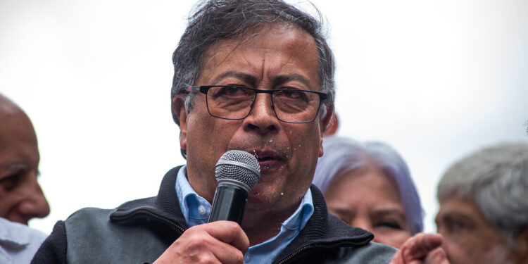 Presidente Colombiano Ameaça Suspender Relações com Israel devido a Polêmica sobre Conflito com Hamás