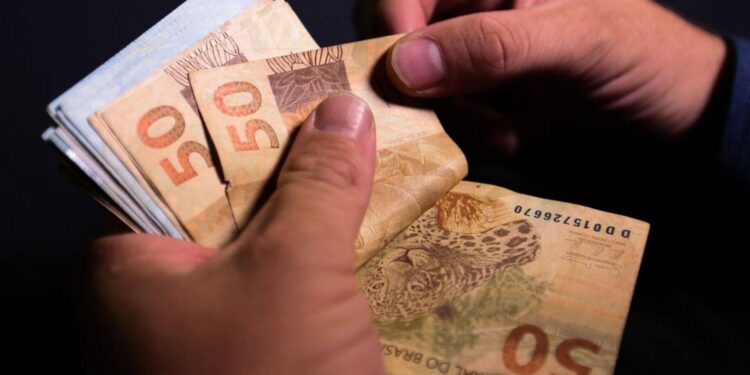 Dinheiro esquecido já soma R$ 7,3 bilhões e Banco Central faz alerta