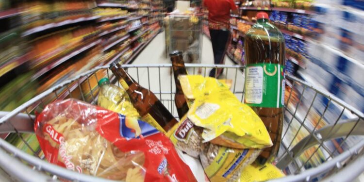 Cesta básica, combustível e mais: saiba os impactos da reforma tributária no seu bolso