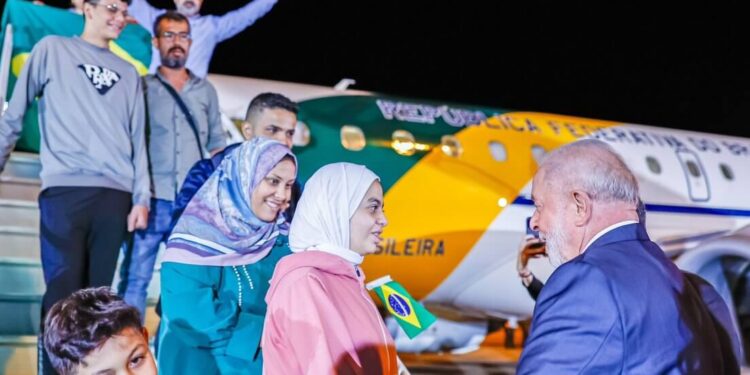 Lula Critica Violencia Inhumana em Gaza e Promete Apoio aos Brasileiros Repatriados