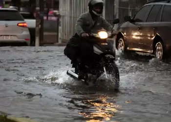 Tornado em Bahía Blanca: Tragédia deixa 13 mortos e destruição na Argentina