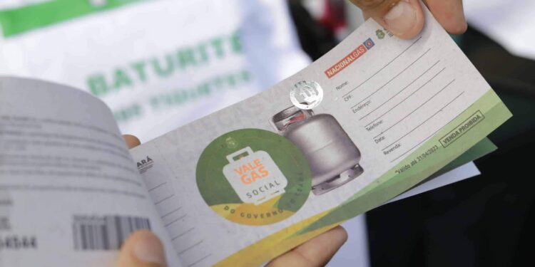 Vale-gás de fevereiro tem inscrições abertas para titulares do Bolsa Família; saiba como se cadastrar