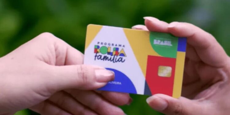 Governo aprova antecipação do Bolsa Família em janeiro; veja onde
