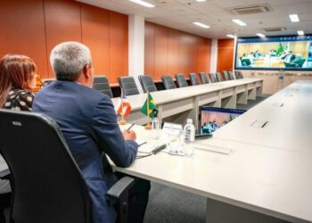 Governador participa de reunião com ministra da Saúde para tratar de combate à dengue