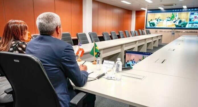 Governador participa de reunião com ministra da Saúde para tratar de combate à dengue