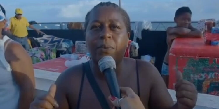 Vendedora Ambulante Denuncia Tratamento Desumano no Carnaval de Salvador: ‘Prefeito não gosta de pobres e ambulantes’