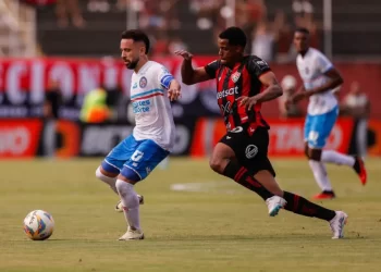Em Barradão lotado, Vitória vence o Bahia de virada por 3 a 2