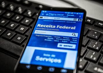 DINHEIRO RÁPIDO! Receita paga nova restituição do imposto de renda; veja quem recebe