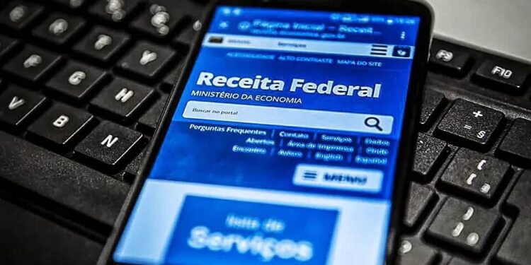 DINHEIRO RÁPIDO! Receita paga nova restituição do imposto de renda; veja quem recebe