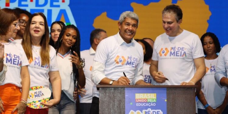 Governo do Estado formaliza adesão da Bahia ao programa Pé-de-Meia
