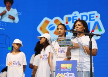 Mãe de estudantes destaca impacto de programas estaduais e federais de assistência estudantil: “nós conseguimos ter uma alimentação digna”