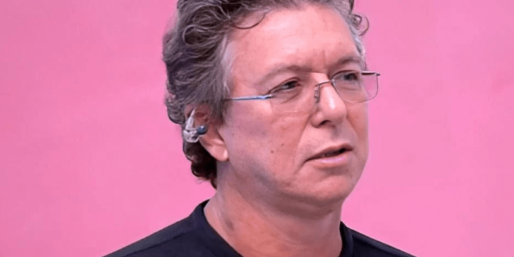 Após publicação polêmica sobre nova dinâmica do BBB24, Boninho é ameaçado de demissão, segundo jornalista