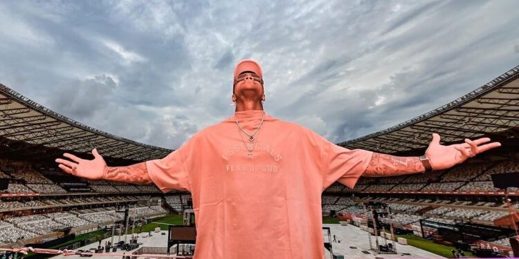 Léo Santana Prepara Novo Projeto e Documentário em Comemoração aos 35 Anos de Vida e Mais de 20 de Carreira