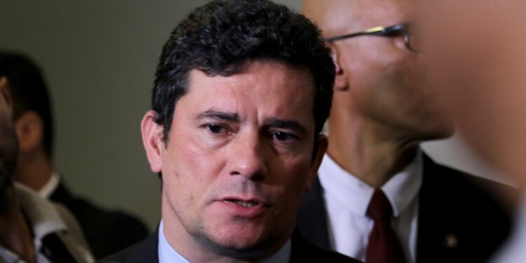 Desembargador do TRE vota pela cassação de Moro e empata julgamento